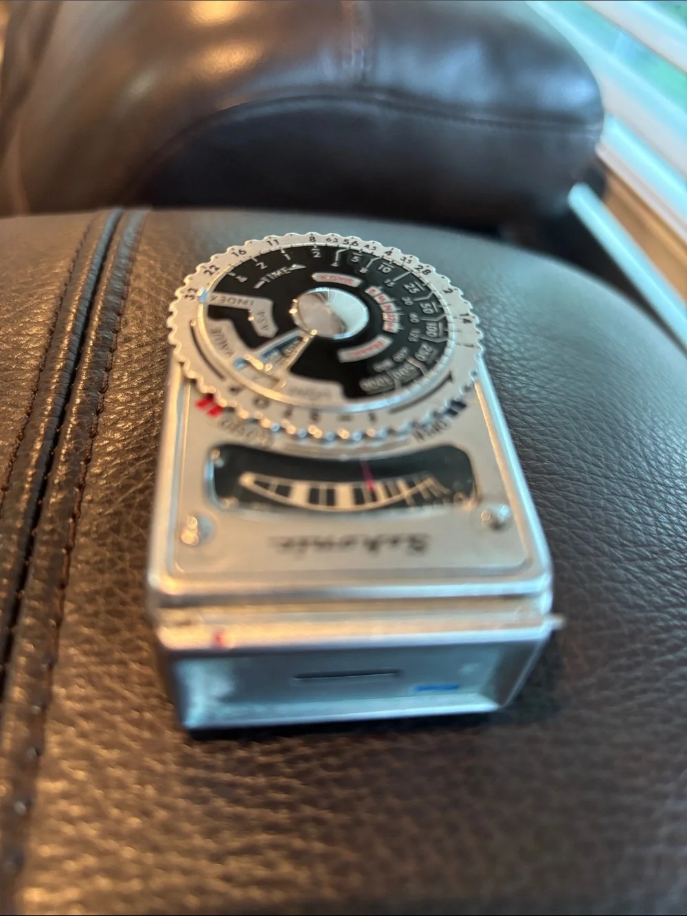 Sekonic L-6 Light Silver Light Meter - Compact Vintage Exposure Meter